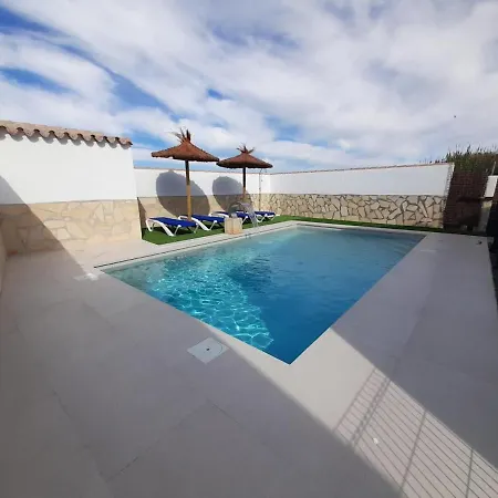 Con Piscina Compartido Solo Familia 펜션 *