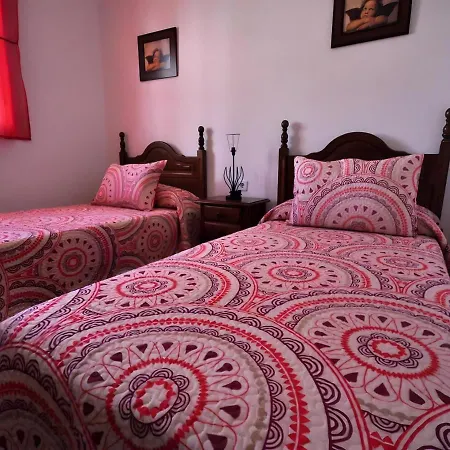 Con Piscina Compartido Solo Familia Holiday home