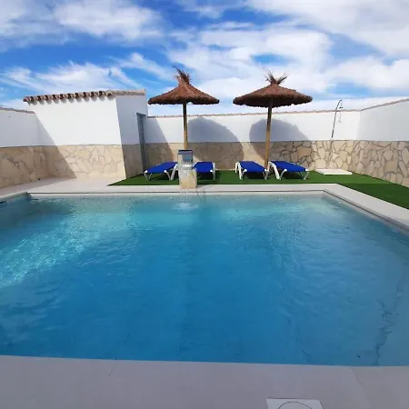 Con Piscina Compartido Solo Familia 펜션