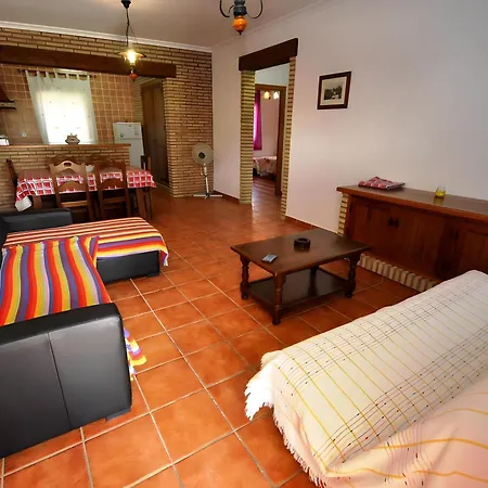 Con Piscina Compartido Solo Familia Holiday home *