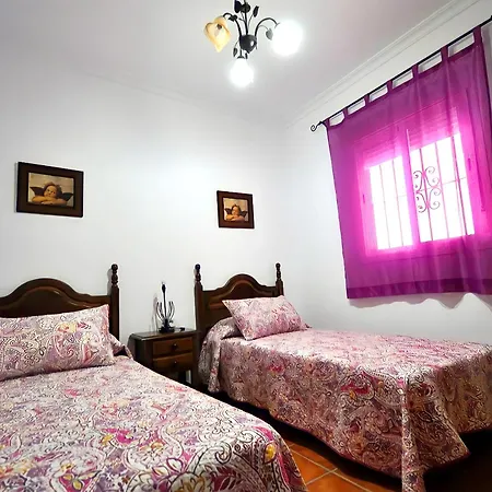 Con Piscina Compartido Solo Familia Holiday home