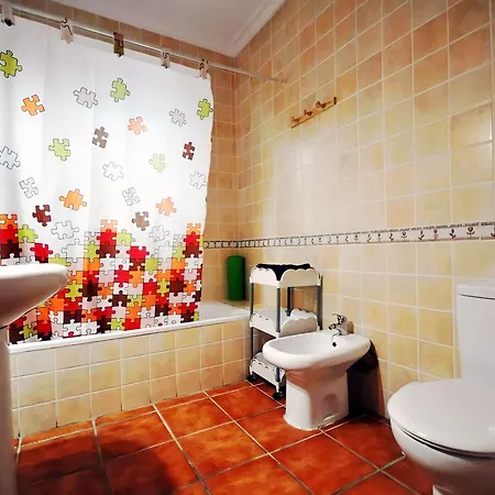 Con Piscina Compartido Solo Familia Holiday home *