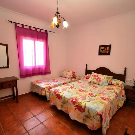 Con Piscina Compartido Solo Familia Holiday home *