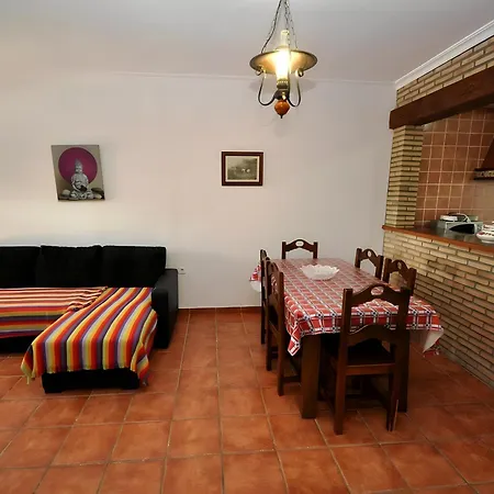 Con Piscina Compartido Solo Familia Holiday home