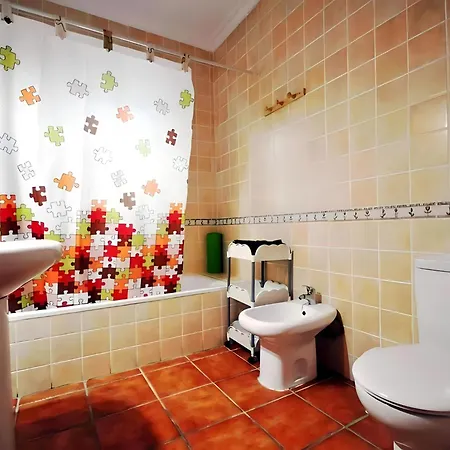 Con Piscina Compartido Solo Familia Holiday home *