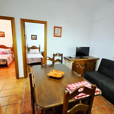 Con Piscina Compartido Solo Familia Holiday home