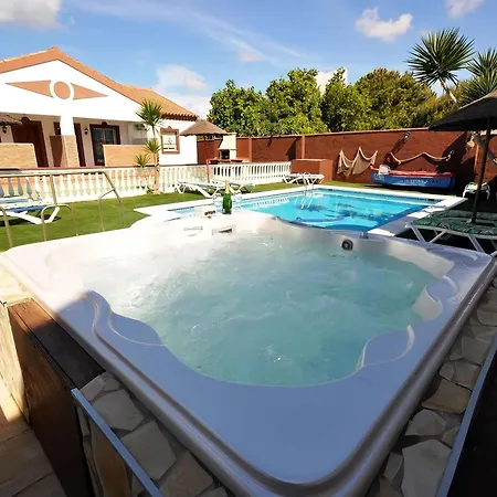 Holiday home Con Piscina Compartido Solo Familia Conil De La Frontera